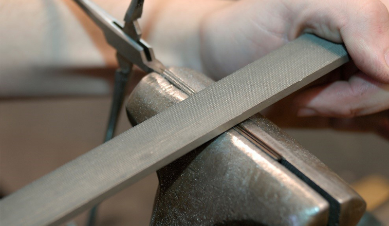 Filing to create Atraumatic Teeth using traditional hand tools